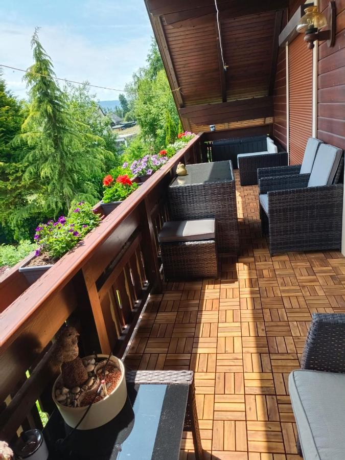 Haus Flora - Ferienwohnung ボーデンスドルフ エクステリア 写真